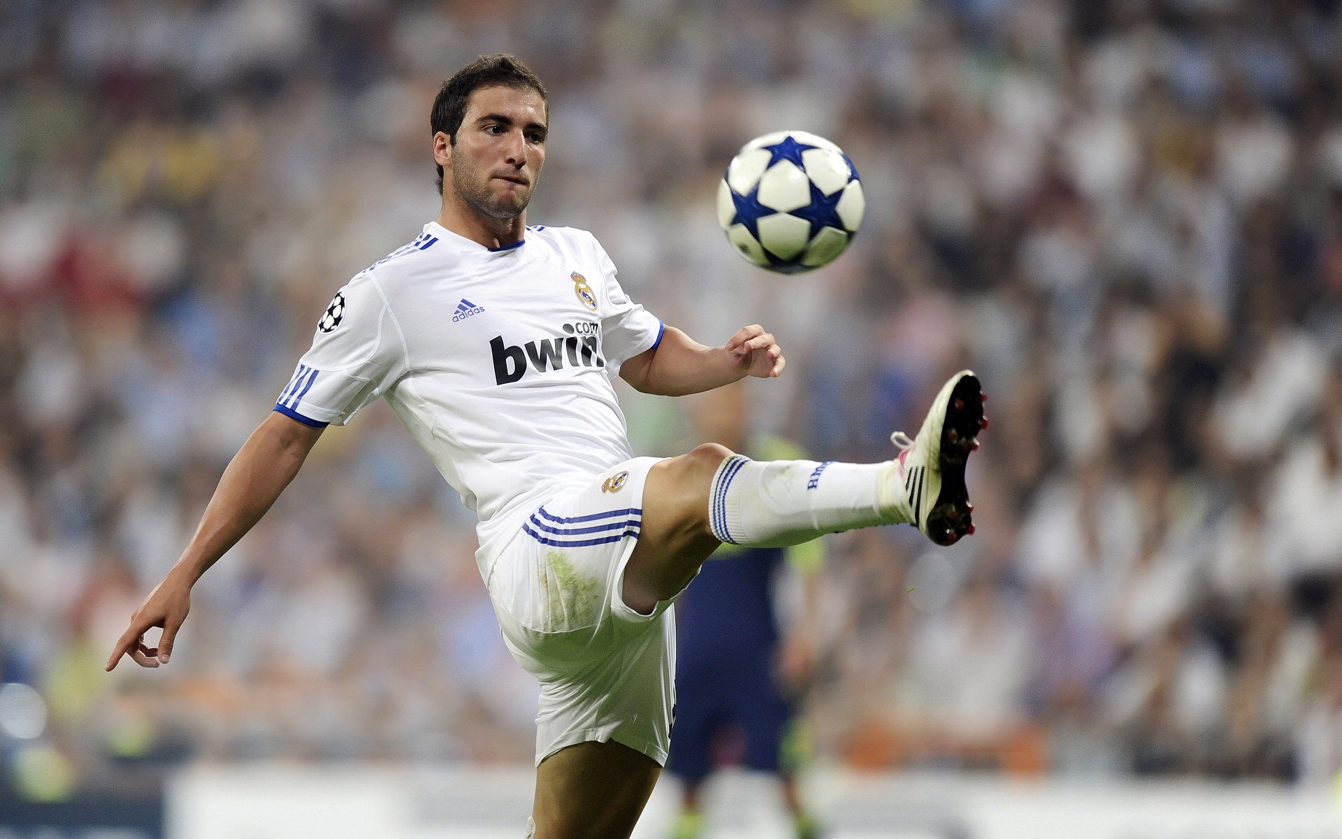 九游sports-“胡利安·门德斯的快速反应与精准执行，为阿根廷美洲狮队注入新活力”